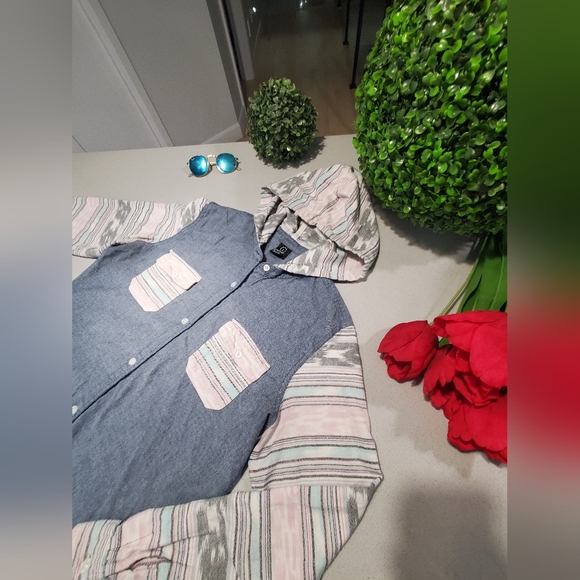 EMPYRE 👸 Beau chemisier à capuchon effet denim avec motifs...péruviens?🤔🤔 - Picture 3 of 8